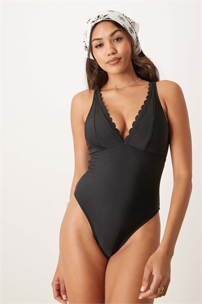 Купальник с глубоким вырезом и волнистым краем в области груди артикул 148075865