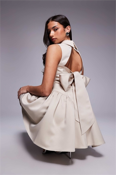 Мини-платье с воротником на пуговицах и рюшами артикул 151778452