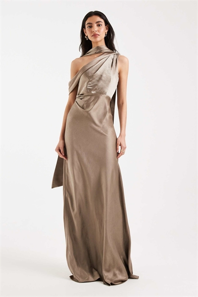 Макси-платье с одним плечом и атласным шарфом на плече артикул 154051807