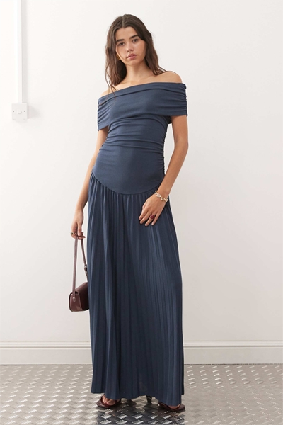 Платье-макси с отложным вырезом «Бардо», рюшами, заниженной талией и плиссировкой от Field of Dreams артикул 150831358