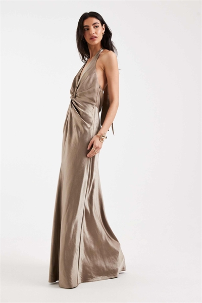 Макси-платье для подружки невесты из атласа с глубоким вырезом, завязками и открытой спиной артикул 154051810