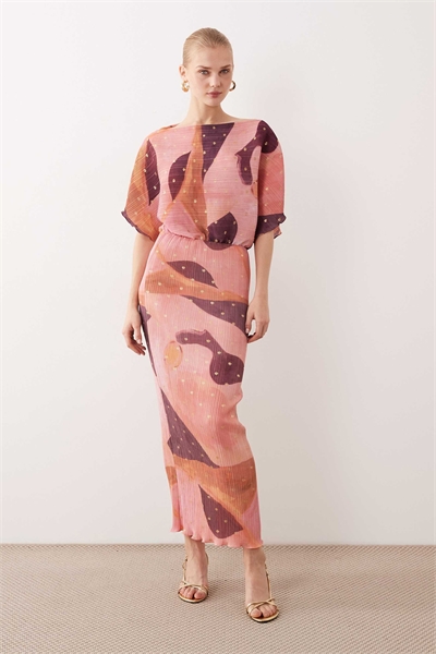 Платье-миди с открытыми плечами и плиссированной юбкой от Tilly артикул 153023455