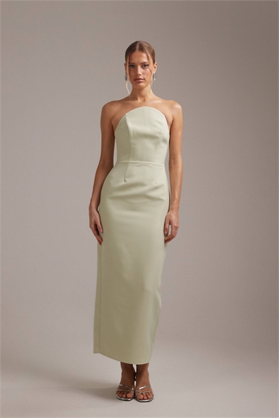 Платье-бандо из крепа с жесткой конструкцией и высоким закругленным вырезом для подружек невесты артикул 153081236