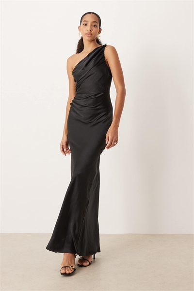Макси-платье «Подружки невесты» от Juliet из атласа с сборками и одним плечом артикул 151521210