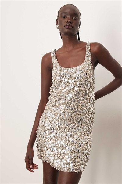 Мини-платье свободного кроя с вырезом «лодочка» и текстурным декором артикул 148707649