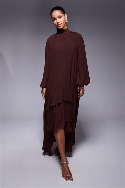 Длинное платье с высоким воротником и рукавами с оборками, шоколадного цвета артикул 150265128
