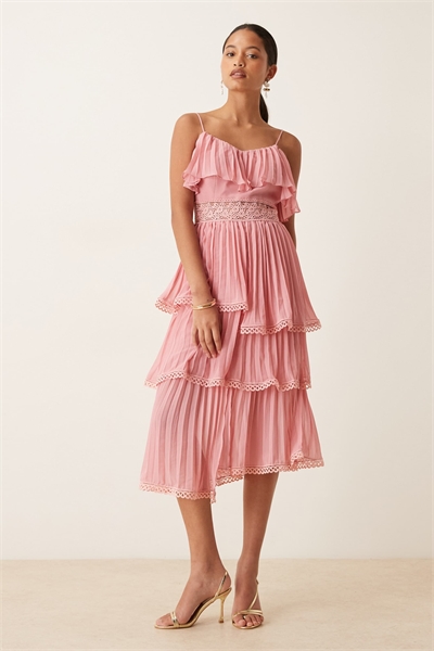 Асимметричное платье средней длины с плиссировкой артикул 155327087