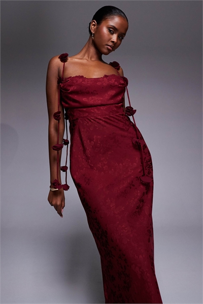 Лондонское макси-платье с атласным жакардовым кружевом, декольте в форме лепестков и бретелями артикул 151699545