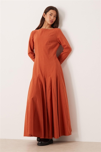 Макси-платье с V-образным вырезом и пышной юбкой артикул 152559024