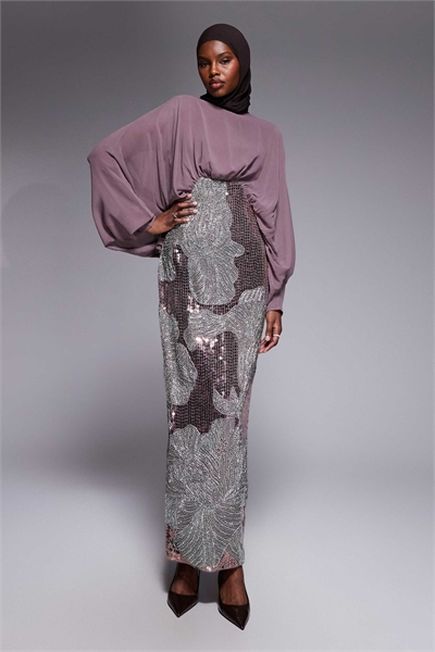 Макси-платье с лифом в стиле «блузон» и рукавами «летучая мышь», юбка с цветочным декором артикул 152153054