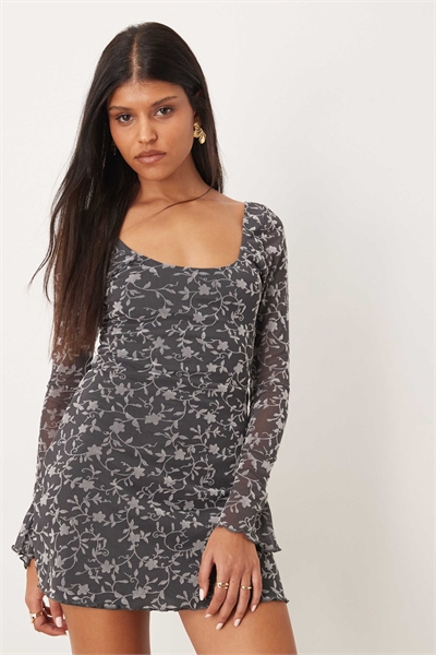 Мини-платье Bindara с длинными рукавами, сетчатой накладкой и открытой спиной артикул 152624263