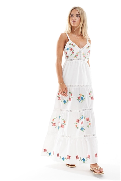 Макси-платье в традиционном стиле с вышивкой артикул 141737394