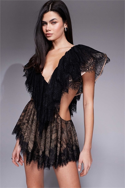 Мини-платье с ажурными вырезами от Sara артикул 153286929