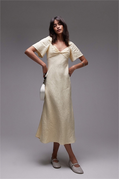 Льняное платье средней длины с буфетными рукавами и закрученным вырезом в форме сердца, цвет масляно-желтый артикул 144644880