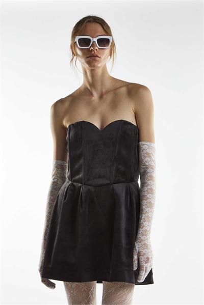 Мини-платья без бретелек артикул 148270190