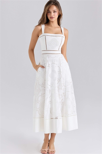 Ава эластичное хлопковое платье-миди с английской вышивкой белого цвета артикул 149518447