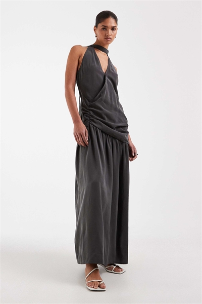 Макси-платье с завязками на шее и заниженной талией артикул 154263855