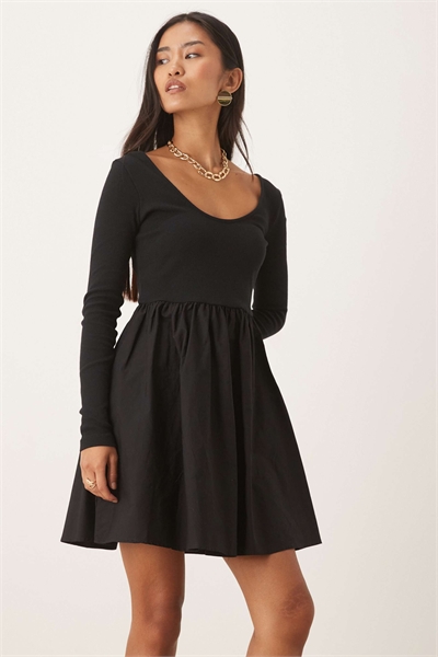 Мини-платье с круглым вырезом и длинными рукавами артикул 150263780