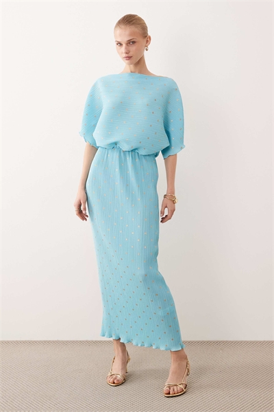 Макси-платье Tilly с открытыми плечами и плиссировкой артикул 153593245