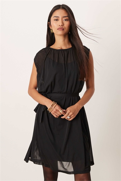 Мини-платье из шифона с завязкой на талии артикул 151450567