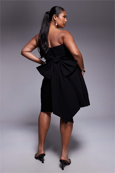 Мини-платье-бандо с бантиком на спине артикул 150149799