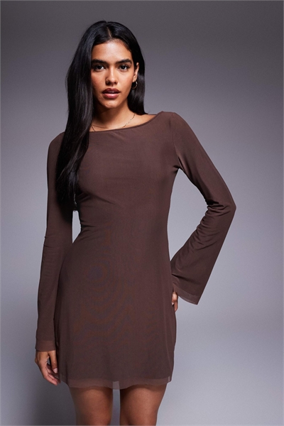 Мини-платье с расклешенными рукавами из сетки и открытой спиной от Lukea артикул 146140495