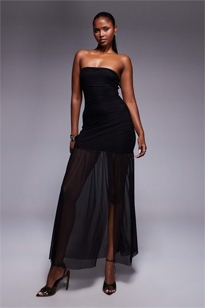 Роскошное макси-платье-бандо из прозрачной ткани с контрастными вставками артикул 147662131