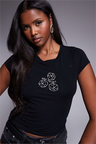 Футболка с принтом «брось кубик» артикул 140562715