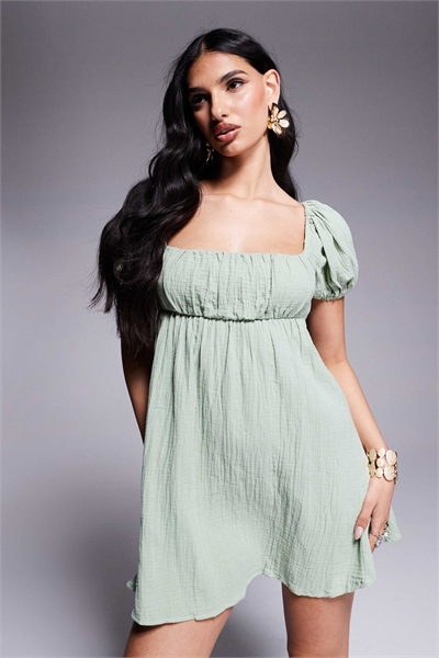 Мини-платье с пышными рукавами, квадратным вырезом и завязками на спине артикул 140566910