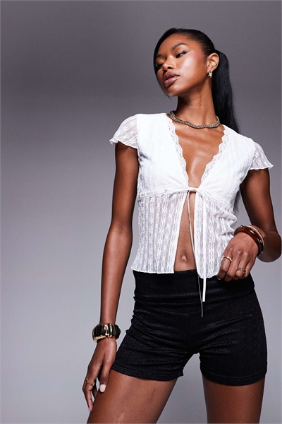 Мини-шорты с отворотом и кружевом артикул 140566919