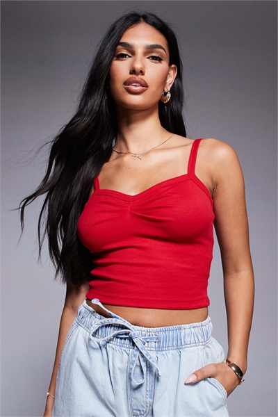 Топ-майка с ребристой отделкой и сборками спереди артикул 146841549