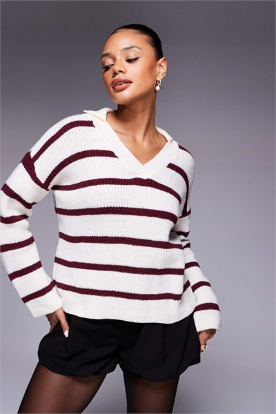 Свитер с V-образным вырезом и воротником артикул 147662127