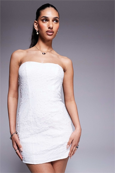 Структурированное мини-платье-бандо с вышивкой артикул 140566897