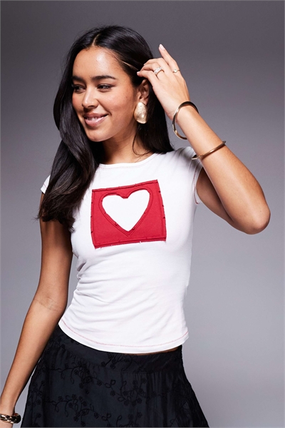 Детская футболка с вышитым квадратным сердечком «Were Lovers» артикул 140137320