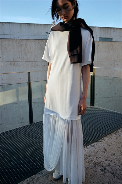 Платье-футболка с сетчатыми деталями артикул 1265343001