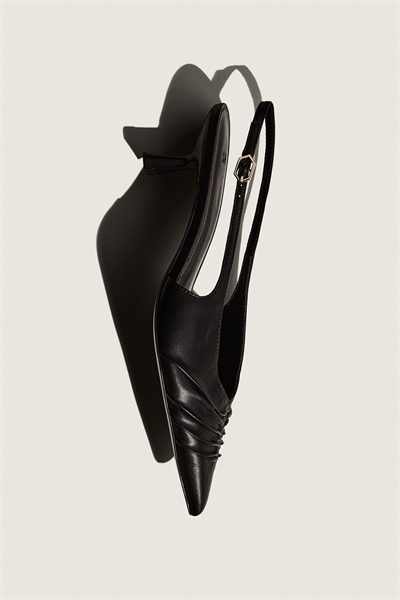 Заостренные туфли с завязками артикул 1239801001