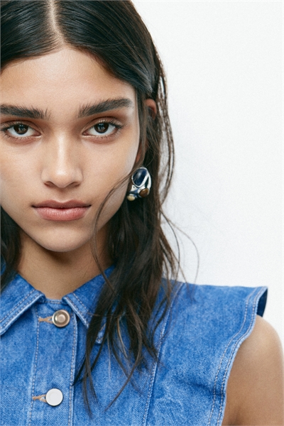 Джинсовый жилет с оборками артикул 1328372001