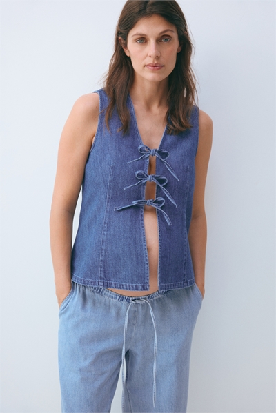 Джинсовый жилет MAMA с завязками спереди артикул 1328516001