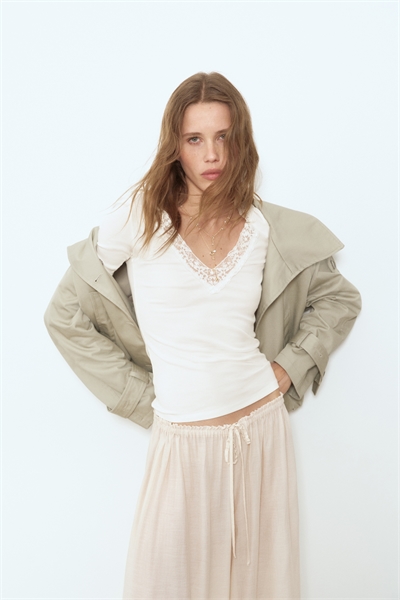 Топ с V-образным вырезом и ребристой текстурой артикул 1330326002