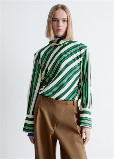 Шелковое платье с воротником-стойкой артикул 1330524001