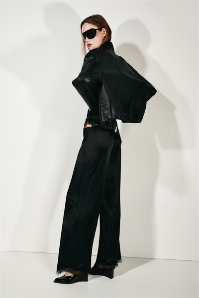 Брюки с кружевной отделкой артикул 1343112001