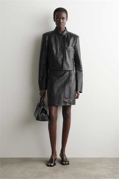 Укороченный блейзер из кожи с эффектом крокодила артикул 1341475001