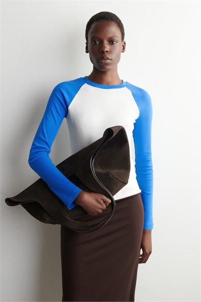 Футболка с контрастными рукавами артикул 1331271002