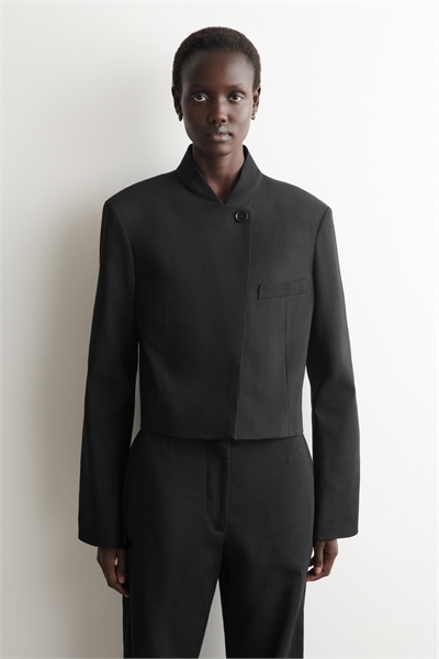 Укороченный блейзер из льняной ткани с четкой структурой артикул 1337386001