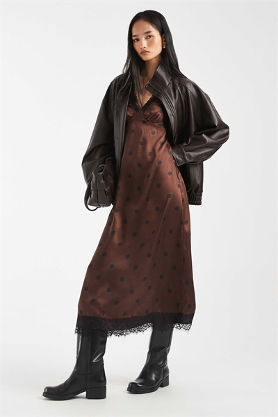 Платье-миди с длинными рукавами в горошек артикул 153786586