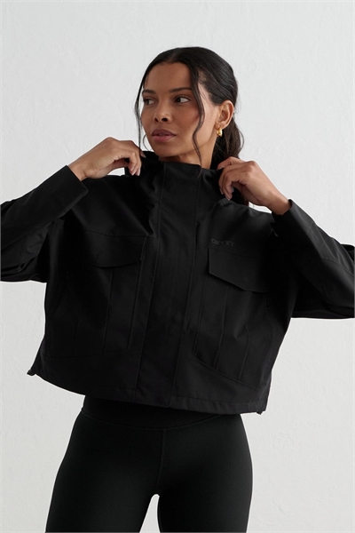 Черная водонепроницаемая куртка артикул 142298109