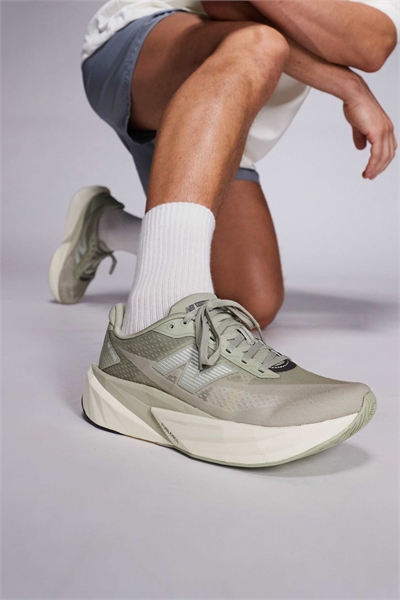 Мужские кроссовки для бега Fuelcell Rebel v5 артикул 150234453