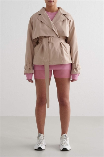 Короткий тренч бежевого цвета в стиле «тех» артикул 145537656