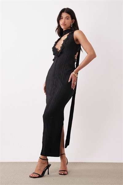 Плиссированное платье средней длины с кружевными деталями черного цвета артикул 155244804
