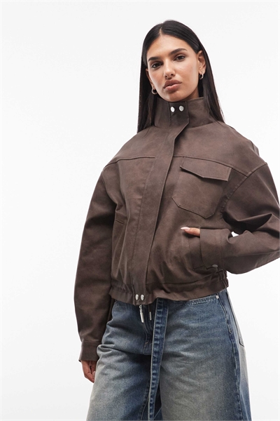 Куртка прямого кроя с текстурированной воротником-воронкой артикул 155444047